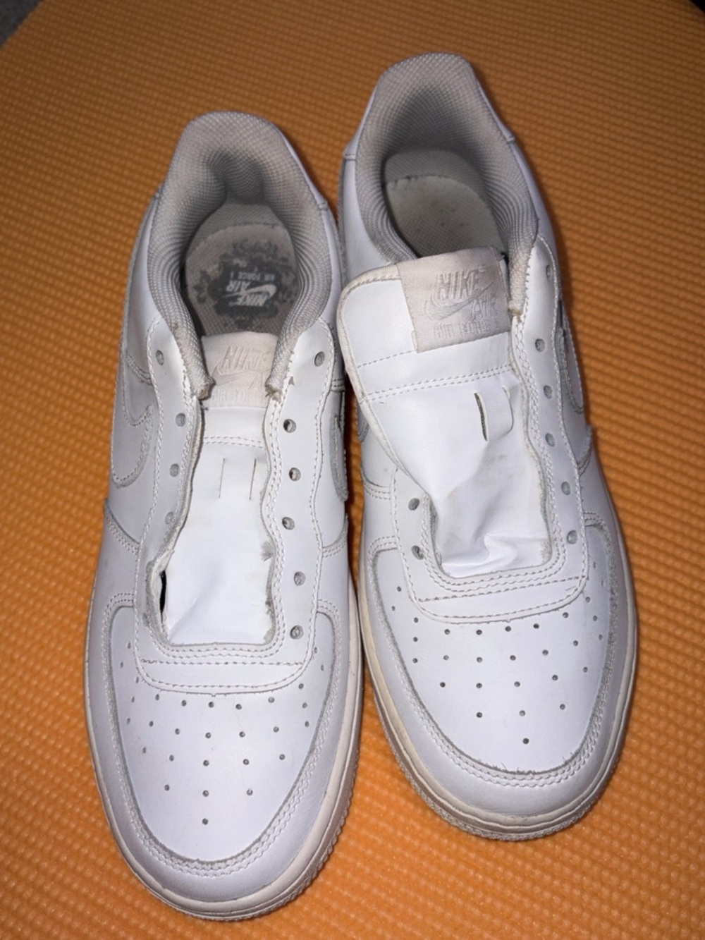 Nike Men’s White Low-Top Leather Sneakers